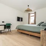 De La Poste Hotel *