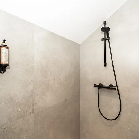 ホテル De La Poste ガディンヌ