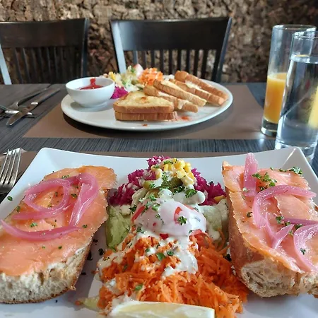 ホテル De La Poste ガディンヌ